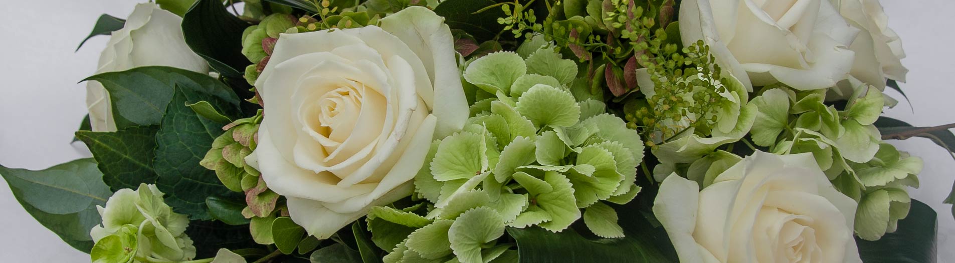 Abbobbi Floreali Centrotavola E Bouquet A Tema Bianco Verde