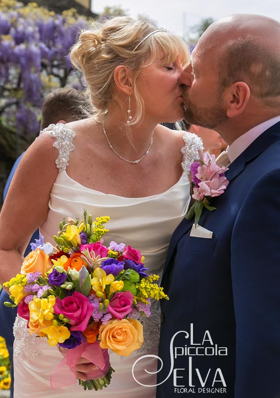 bouquet-matrimonio-tema-arcobaleno