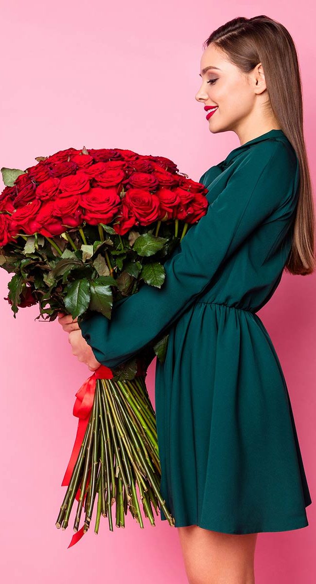 Bouquet con 100 rose rosse per San Valentino